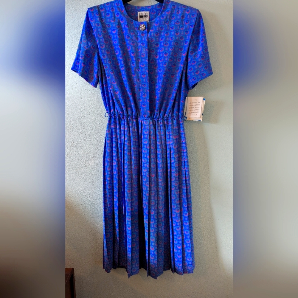 Vintage and adorable with shoulder pads